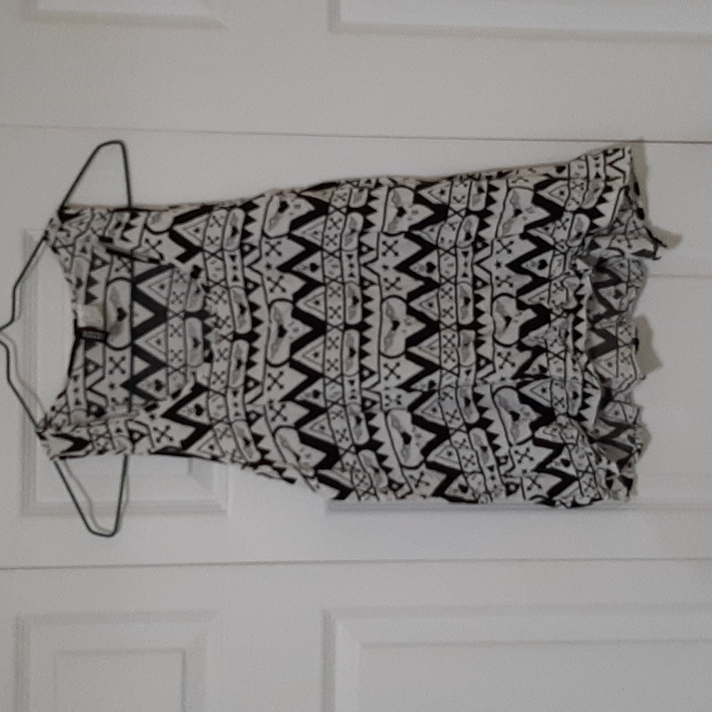 Divided H&M sleeveless top.